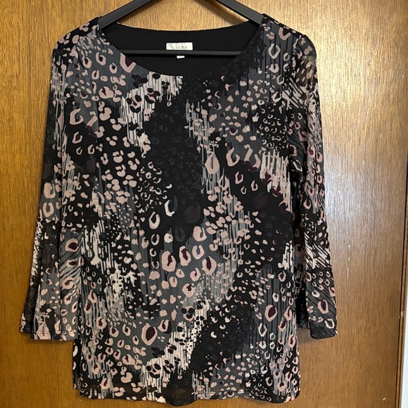 Laura Tops - Elegant Women's Abstract Print Blouse